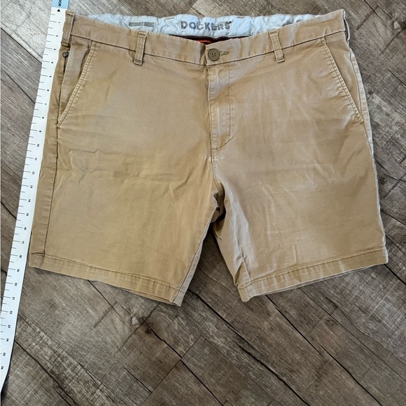 Supreme Flex Dockers Men's Tan Shorts - Picture 1 of 8